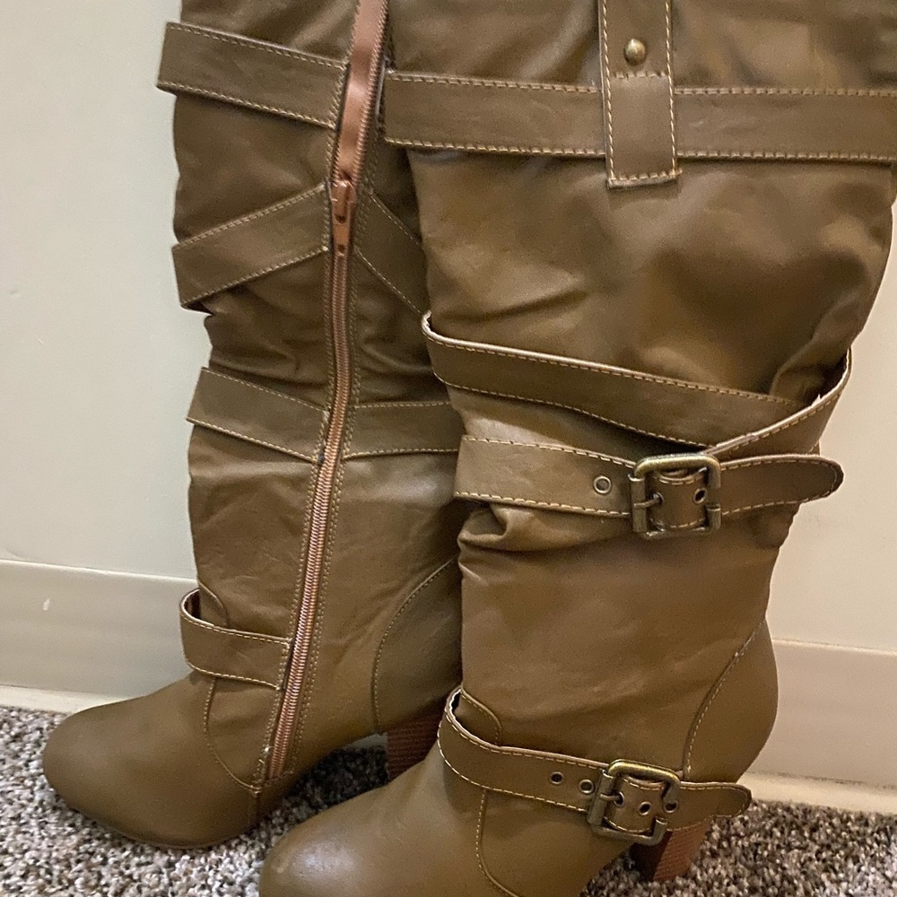 Tan leather boots. Round toe, 3in heel